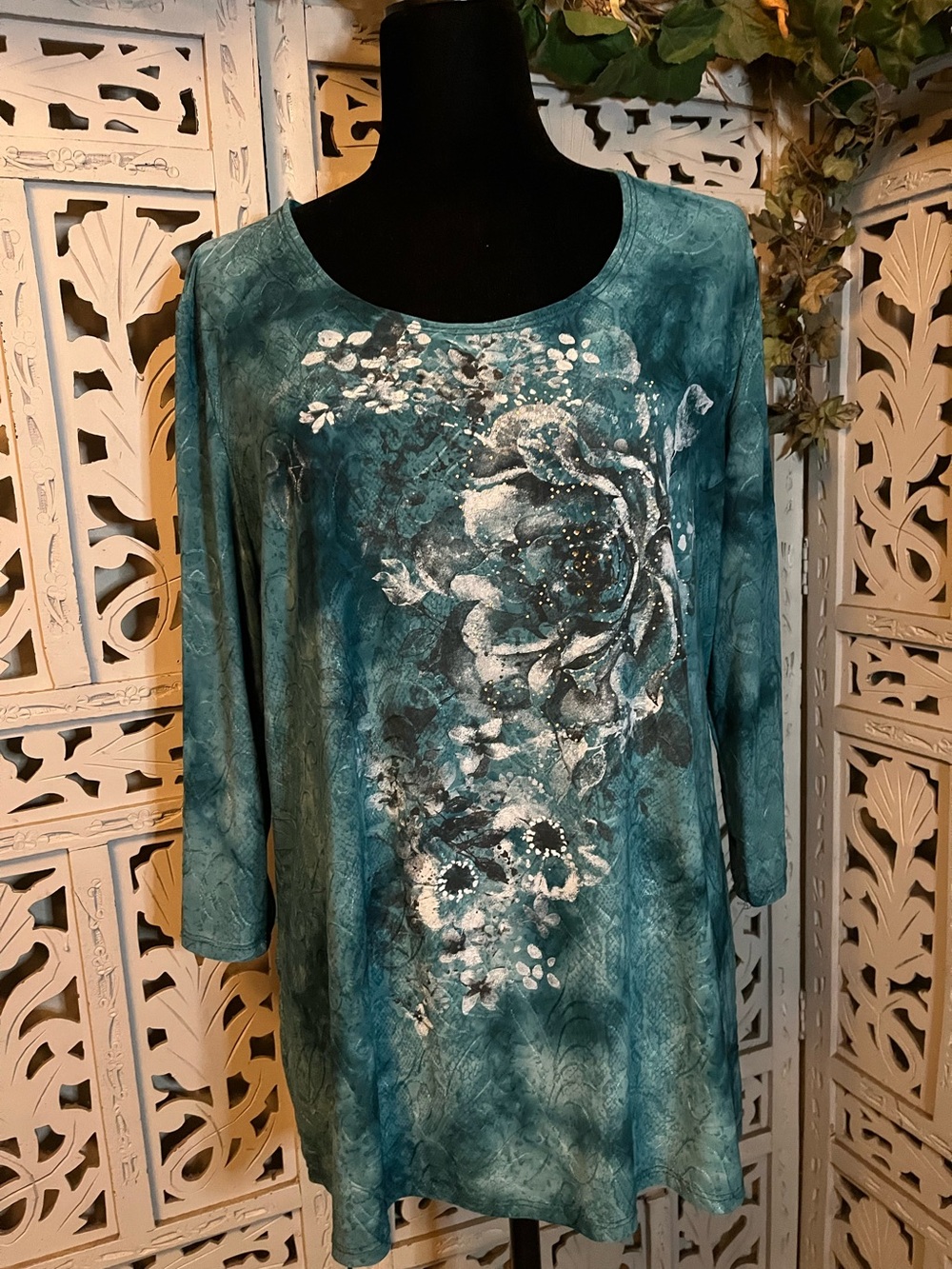 FRAZZLE FANTASTIC SHADES TURQUOISE GREEN WITH FLORAL & RHINESTONE MID SLEEVE TOP